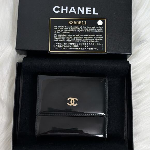 Authentic CHANEL Vintage Enamel CC Logo Bifold Wallet Purse Black Box 8180K - Picture 1 of 12